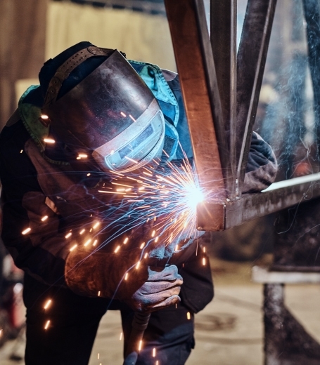 Image of a welder - what to expect from OHSA regulations