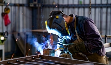 Man Welding for Mobile v2